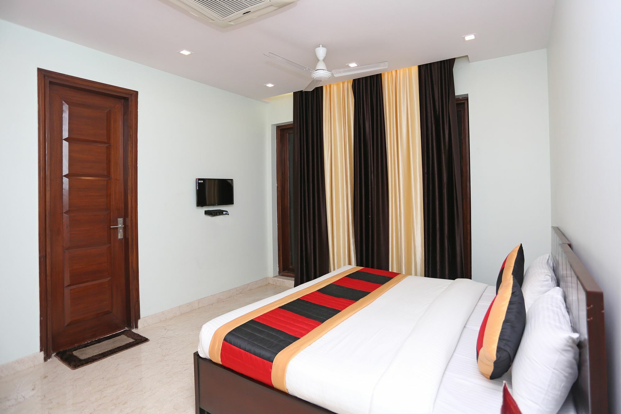 Oyo 9664 Sector 48 Hotel Gurgáon Kültér fotó