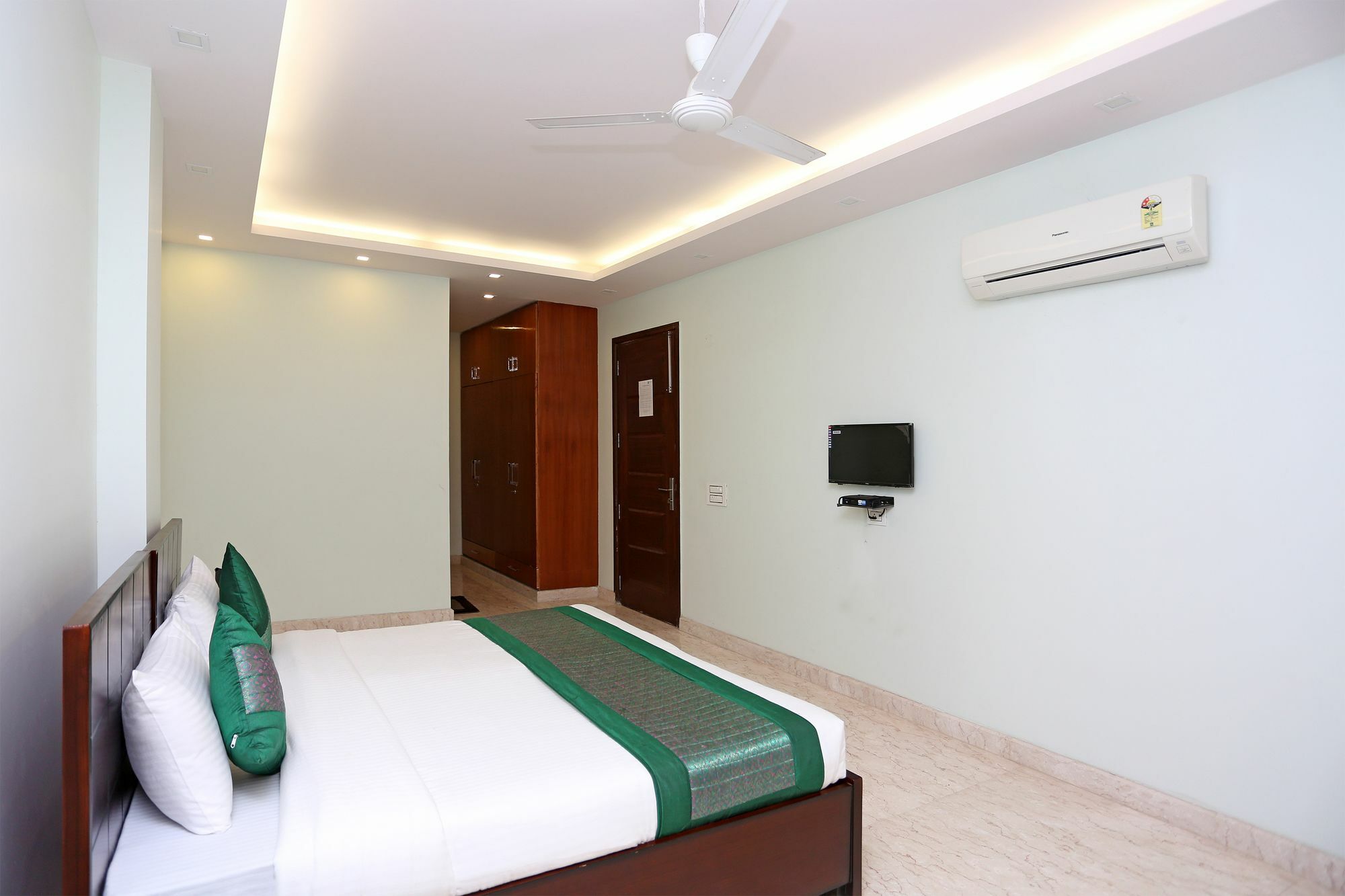 Oyo 9664 Sector 48 Hotel Gurgáon Kültér fotó